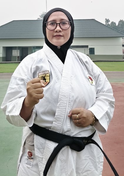 NOVERAWATI,S.Pd, pelatih Karate